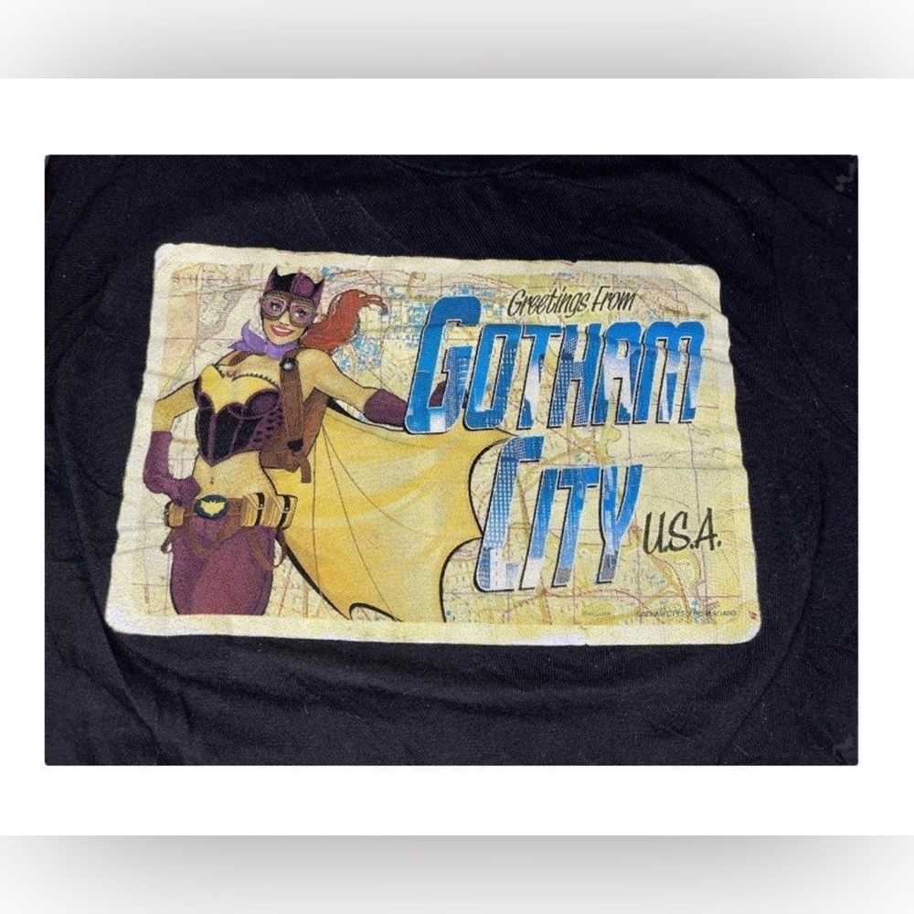 DC Comics Bombshell’s Bat Girl Unisex T-shirt
